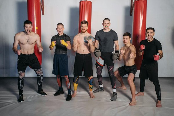 What are the most effective warm-up routines for kickboxers before a fight?