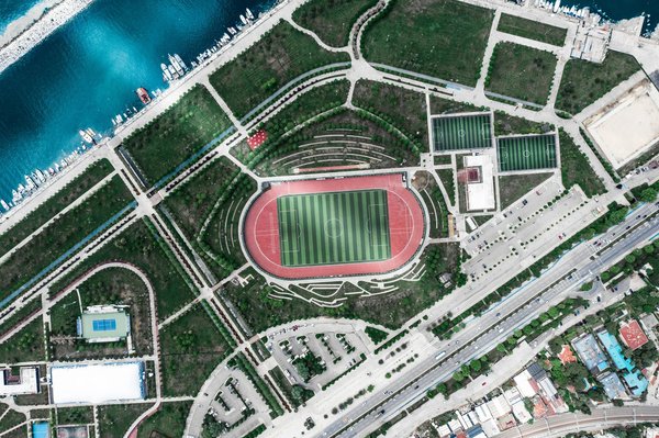 How do nutritional needs vary for athletes participating in extreme sports versus traditional team sports?